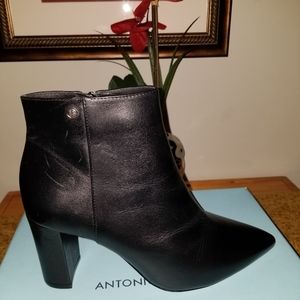 Women's NIB Black Leather Bootie